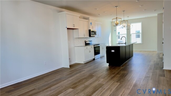 Building Photo - 121 This Wy