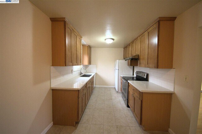 Building Photo - 1345 Kingfisher Way