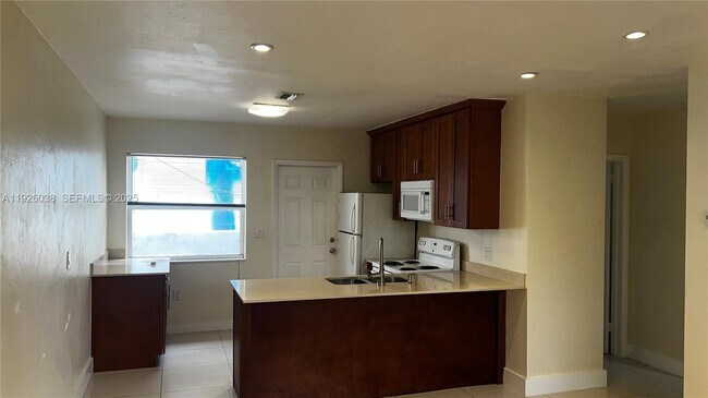 Building Photo - 1934 SW 25th Ter