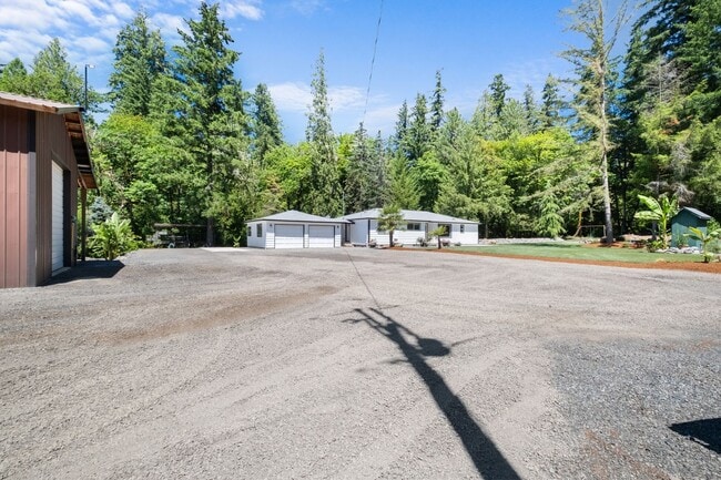 Building Photo - Rare Home on Creek Front Property!