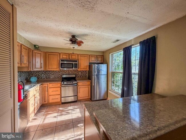 Building Photo - 58 Vanderbilt Ct