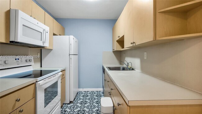 Building Photo - 7231 Miami Lakes Dr