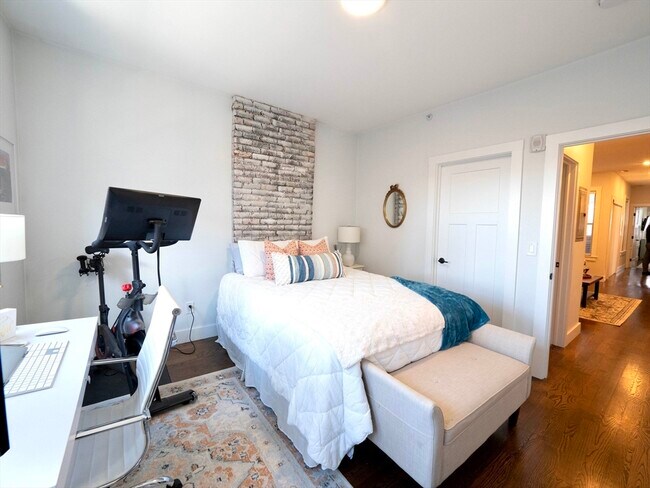 Building Photo - 65-67 Border St