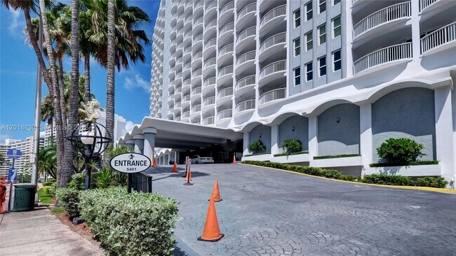 Building Photo - 5401 Collins Ave