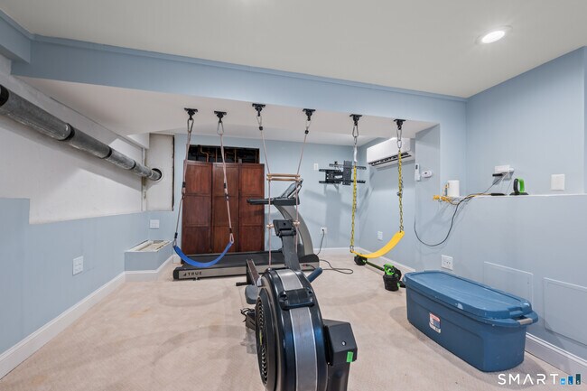 Building Photo - 297 South Rd