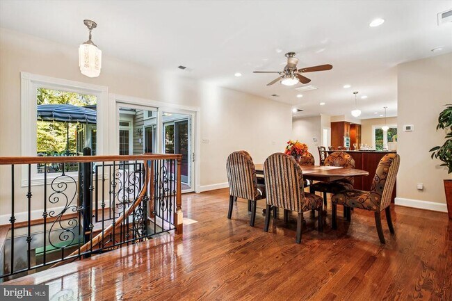 Building Photo - 9454 Newbridge Dr