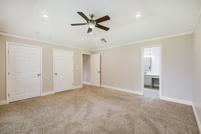 Building Photo - 2315 Cunningham Dr