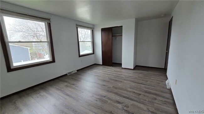 Building Photo - 182 Woodcrest Dr