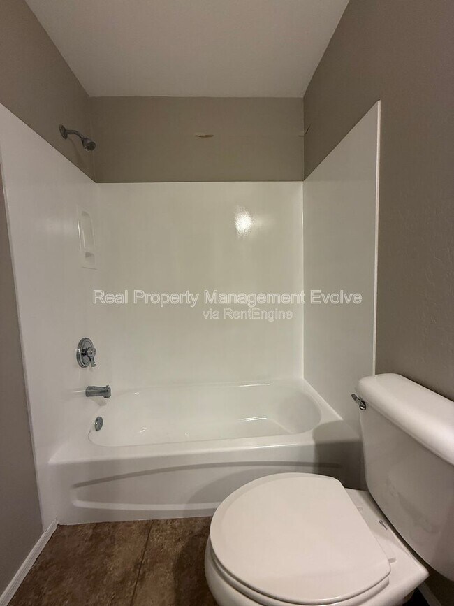 Building Photo - 5021 N 18th Ave