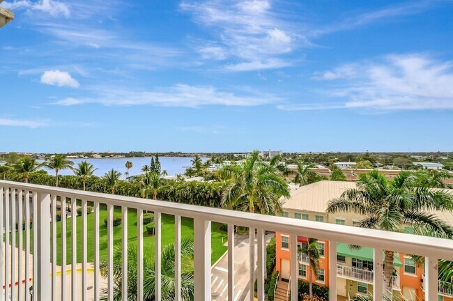 Building Photo - 804 E Windward Way