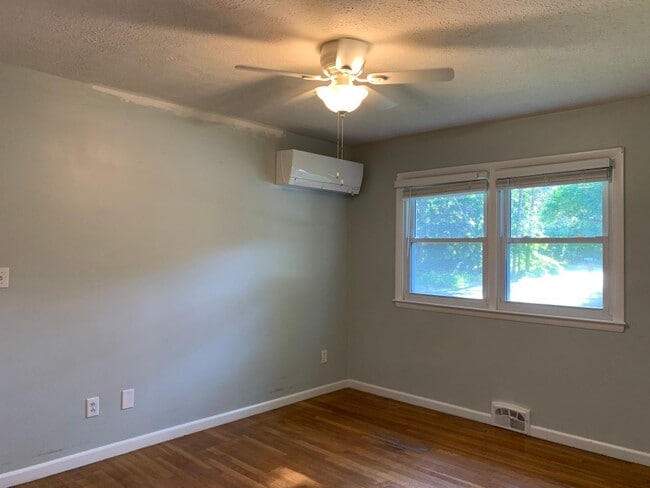Building Photo - 3 Bed 1 Bath House Topsham