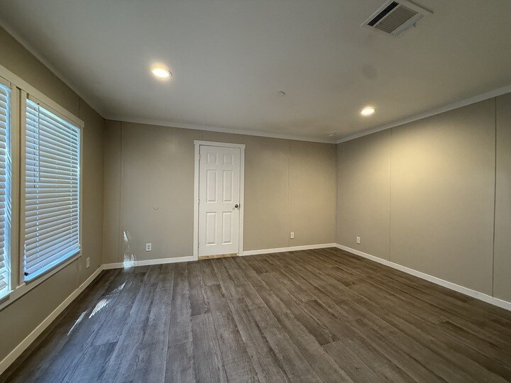 Building Photo - 109 Janice St