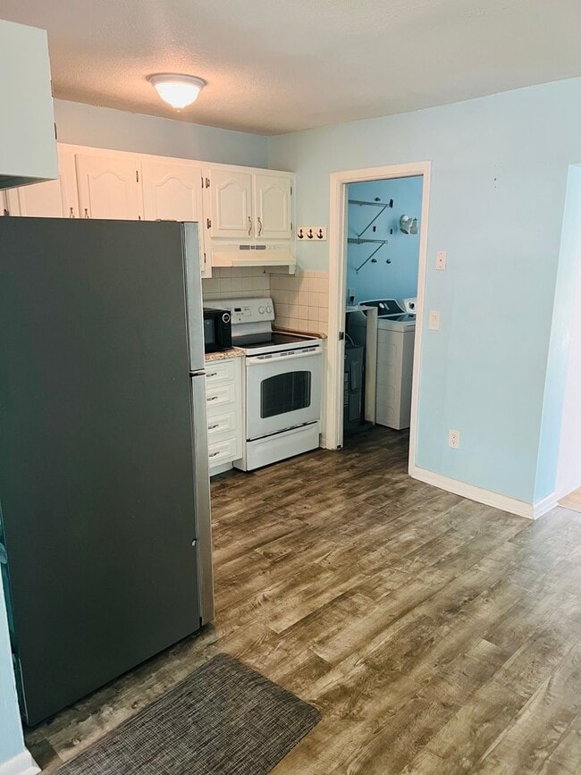 Building Photo - 3/1.5 Duplex in Fisherman's Haven