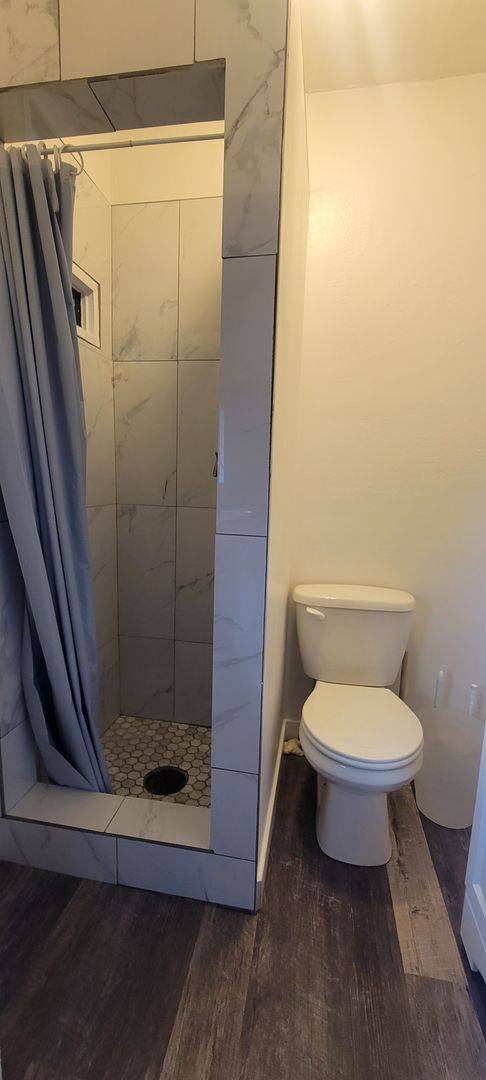 Building Photo - 835 Bridge St