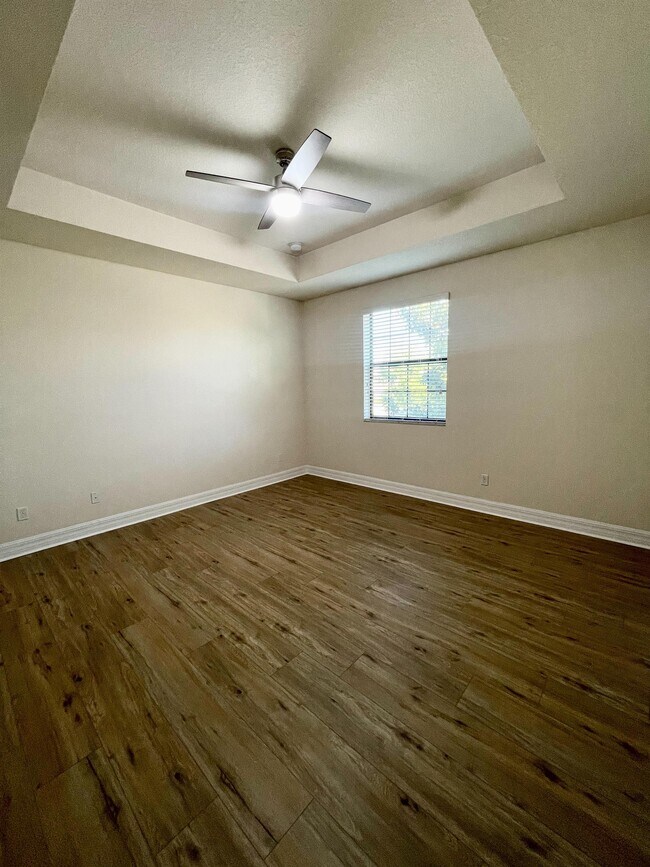 Building Photo - 10132 Eagle Creek Center Blvd