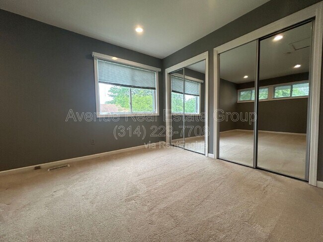 Building Photo - 411 Down Hill Dr