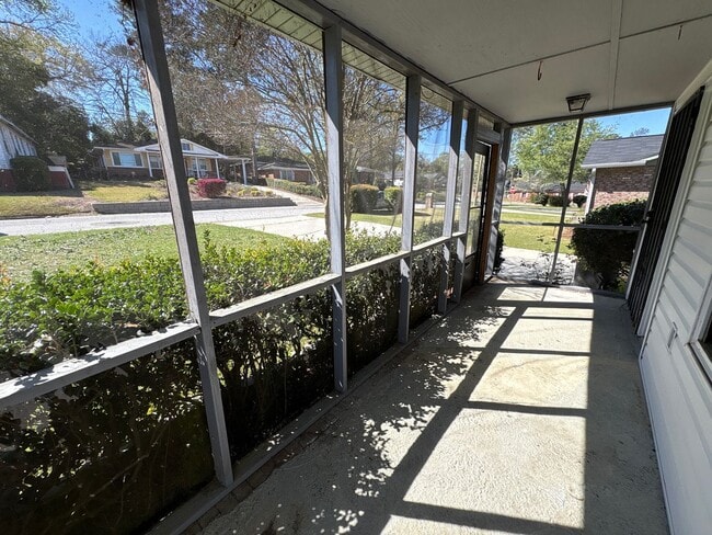 Building Photo - 2737 Royal St