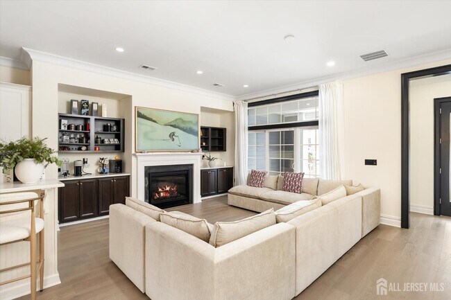 Building Photo - 11 Hamilton Dr