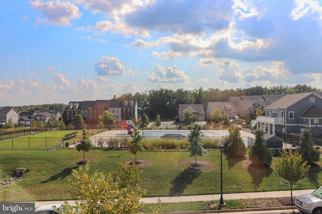 Building Photo - 439 Foxglove Way