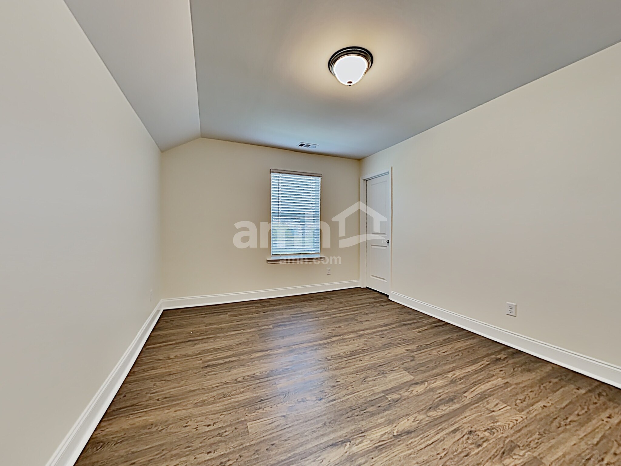 Building Photo - 315 Lakeside Blvd