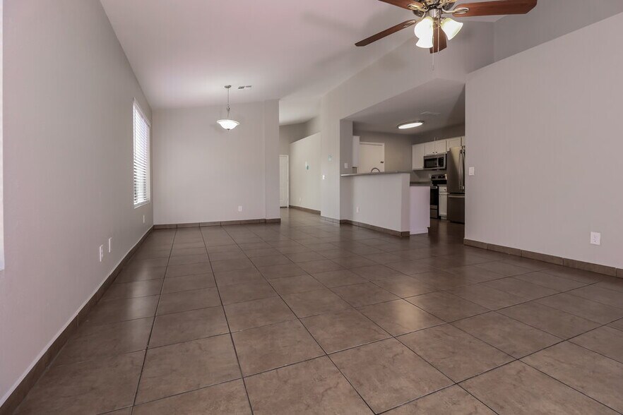 Building Photo - 8516 W Elm St