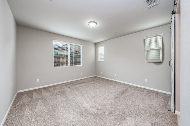 Building Photo - 3555 Encino Ave