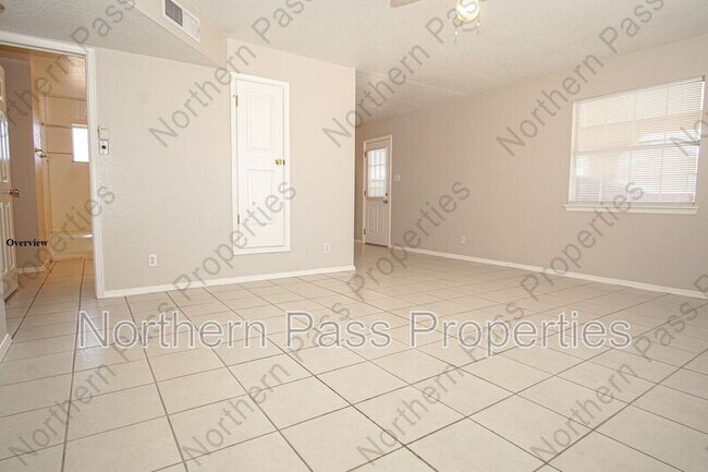 Building Photo - 216 S Schutz Dr