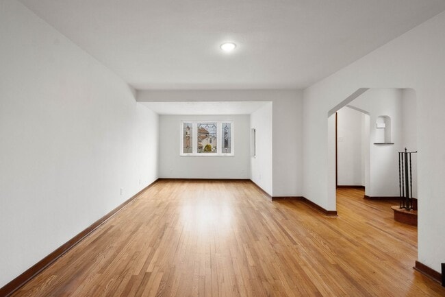 Building Photo - DON'T MISS THIS! BEAUTIFLLY RENOVATED 3 bedroom in Munhall!!