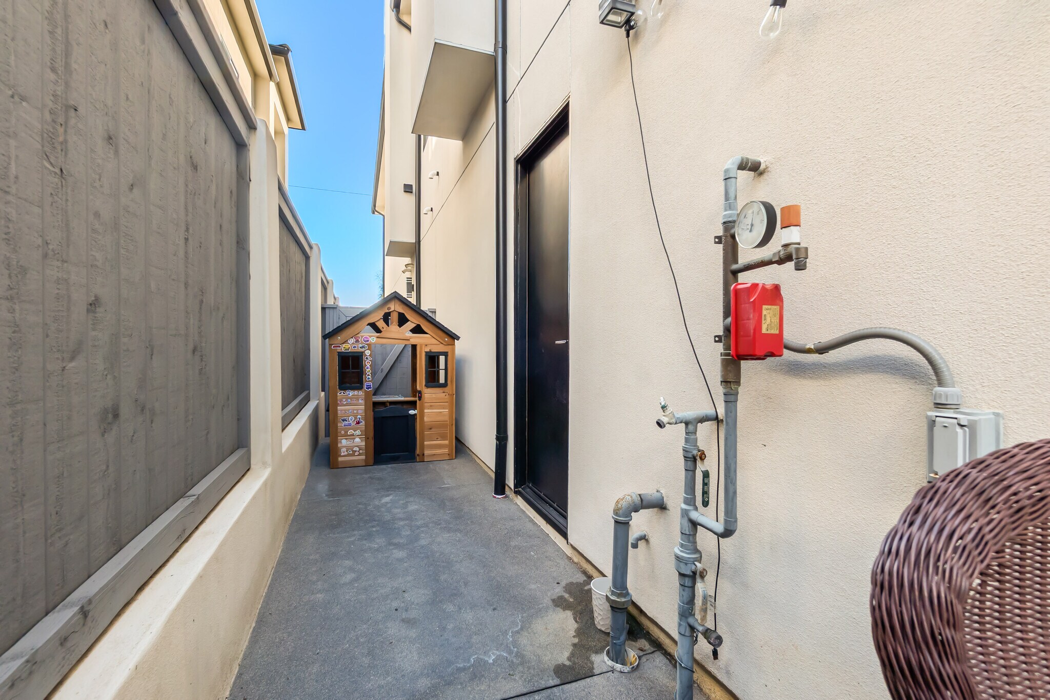 Building Photo - 2202 Felton Ln