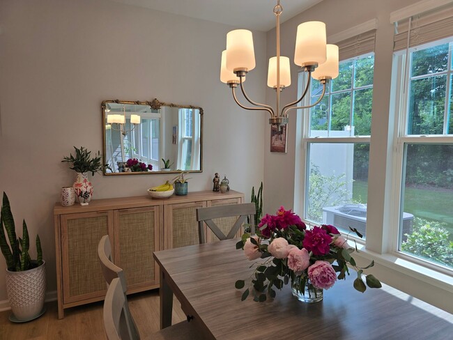 Building Photo - 5 Bedrooms! Stunning 5BR/4BA North Ridge P...