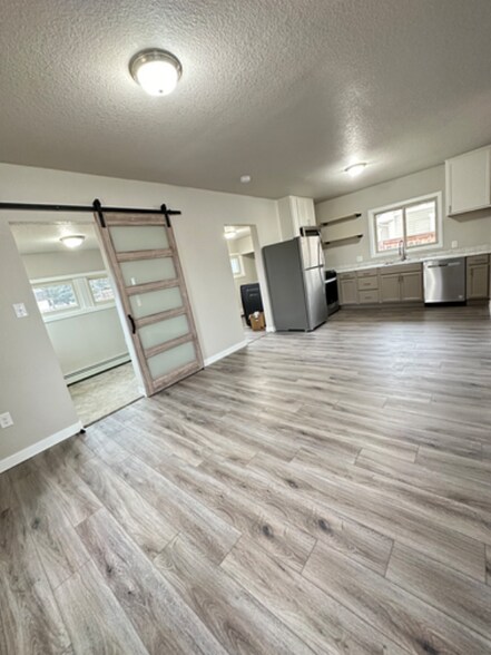 Building Photo - 132 6th St