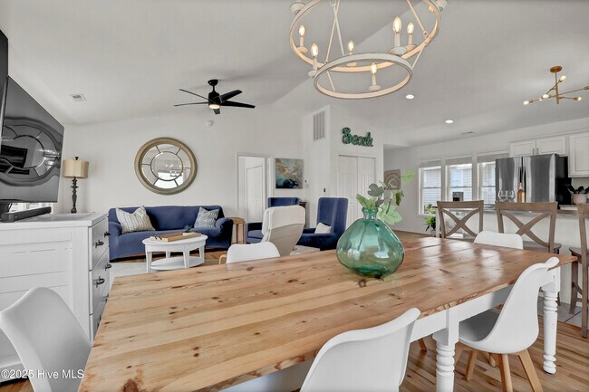 Building Photo - 1401 S Shore Dr