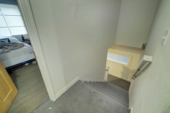 Building Photo - Huge U.W. Home Now Renting for September 2026