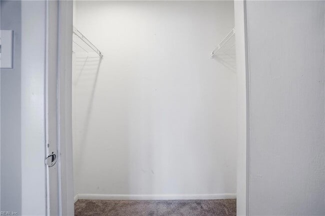 Building Photo - 710 Waters Dr