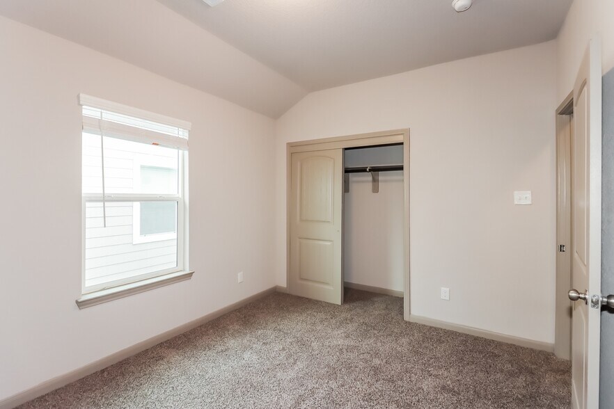 Building Photo - 7943 Cypress Country Dr