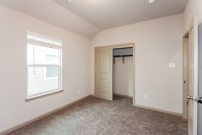 Building Photo - 7915 Cypress Country Dr