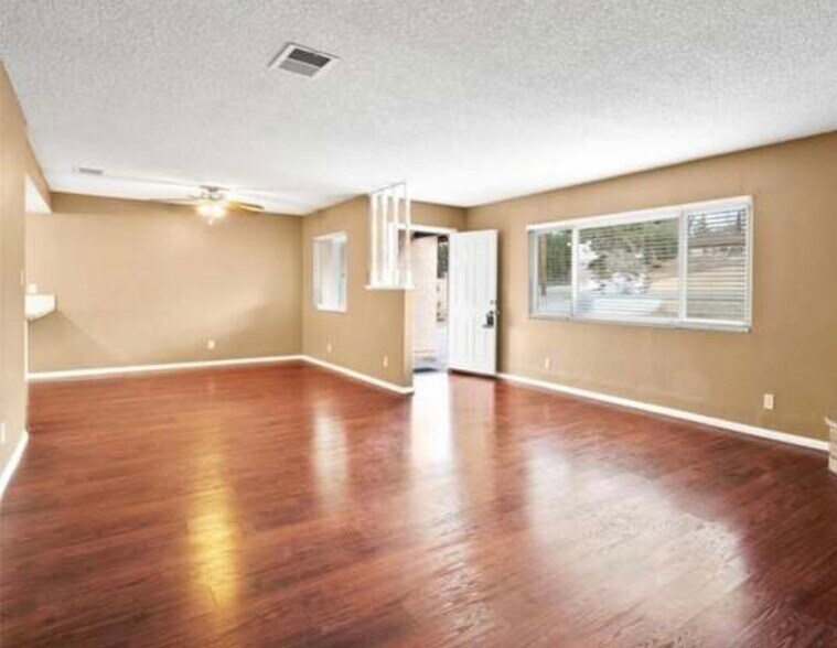 Building Photo - 4551 W Avenue L14