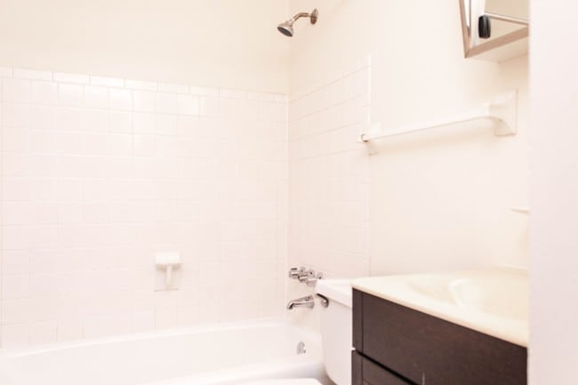 Building Photo - 1040 Bryden Rd