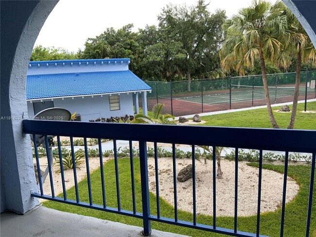 Building Photo - 9460 Fontainebleau Blvd