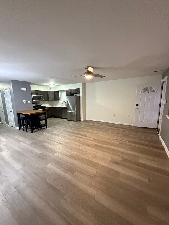 Building Photo - 3721 Ronnald Dr