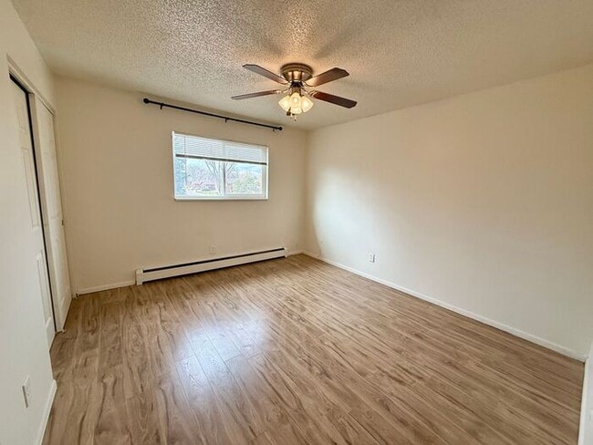 Building Photo - Beautiful 2 Bedroom Town Home! INCLUDED IN RENT: Water/Sewer/Gas/Trash