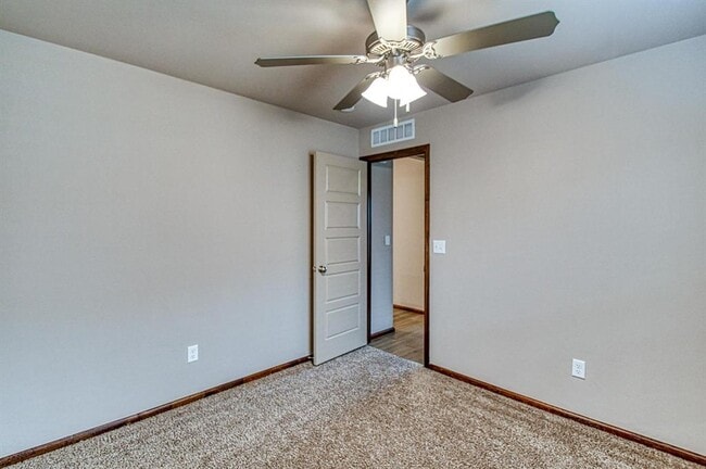 Building Photo - 6509 SE 87th St