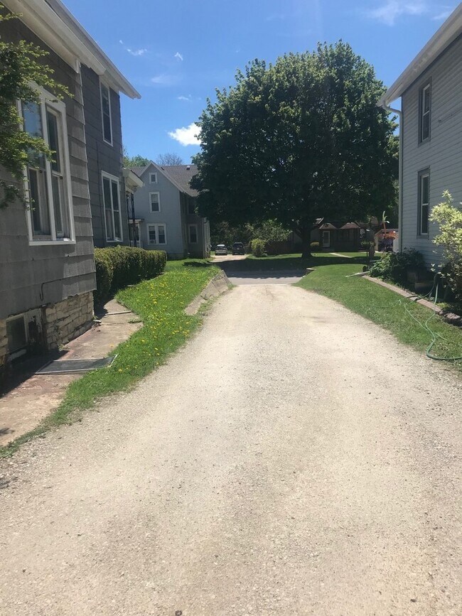 Building Photo - 418 Dunbar Ave