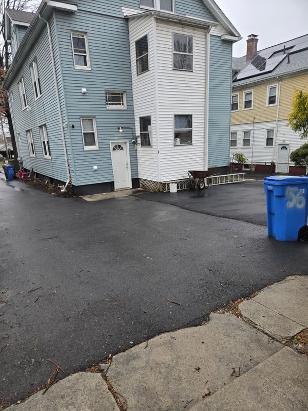 Building Photo - 54 Sharon St