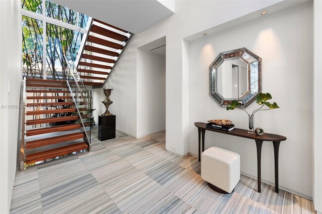 Building Photo - 610 W Dilido Dr