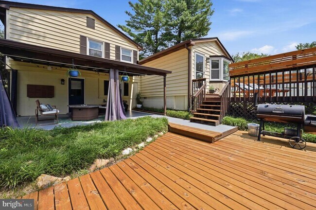 Building Photo - 6426 Carriage Dr