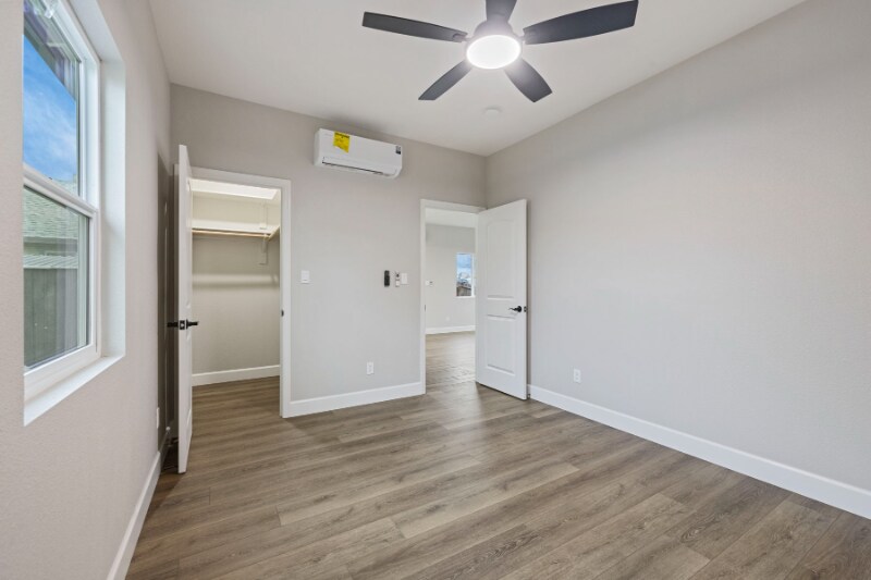 Building Photo - 619 S Sacramento St