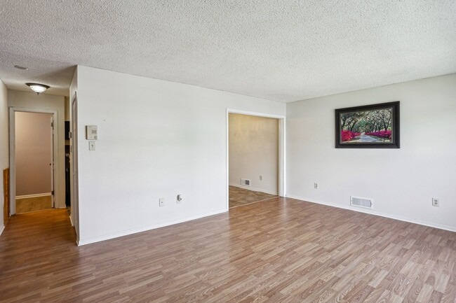 Building Photo - 41 Burlington Ct