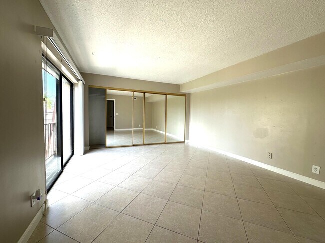 Building Photo - 303 Waterview Dr