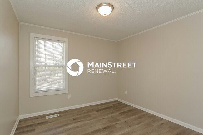 Building Photo - 3 Bedroom Pet-Friendly Home in Charlotte, NC with Main Street Renewal